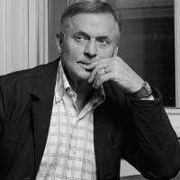 JOHN GRISHAM