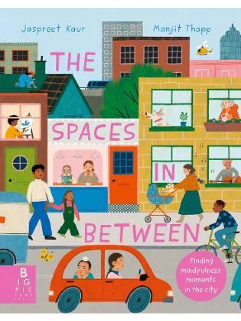 THE SPACES IN BETWEEN : FINDING MINDFULNESS MOMENTS IN THE CITY HC